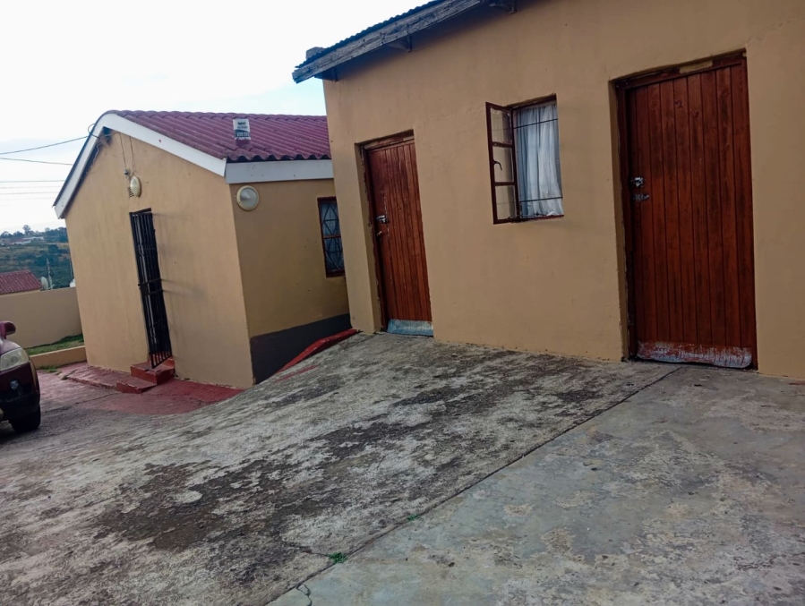 6 Bedroom Property for Sale in Upper Mchubakazi Eastern Cape